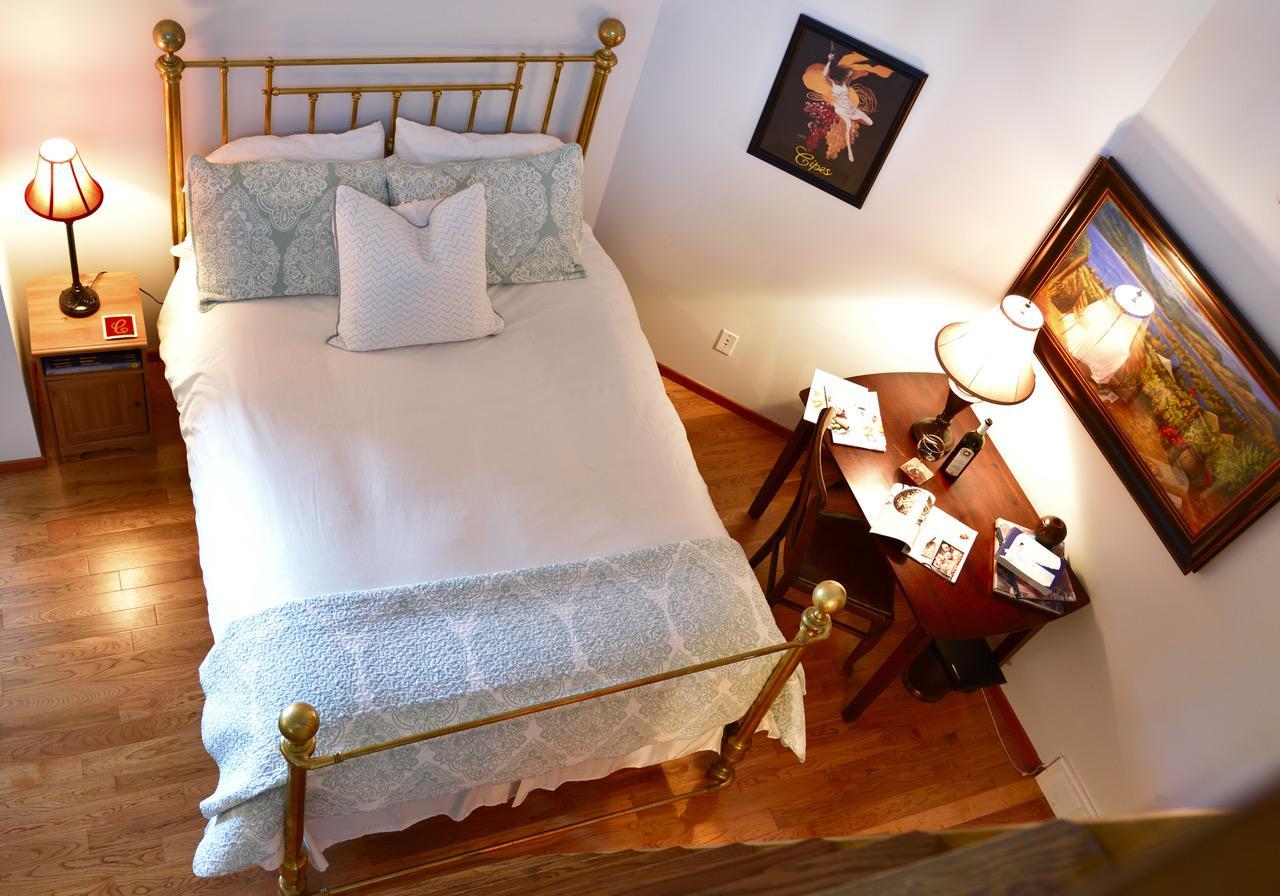 Summerhill Estate House Bed & Breakfast Kelowna Exterior photo